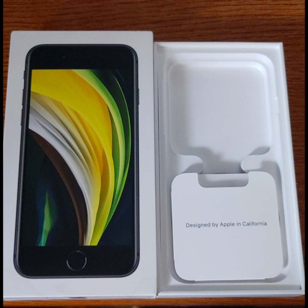 Empty IPhone SE Box